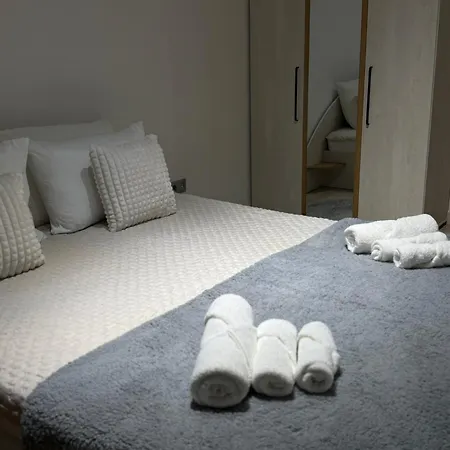 A2i - 33rd Floor Skycity With View *