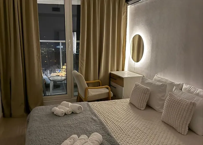 A2i - 33rd Floor Skycity With View