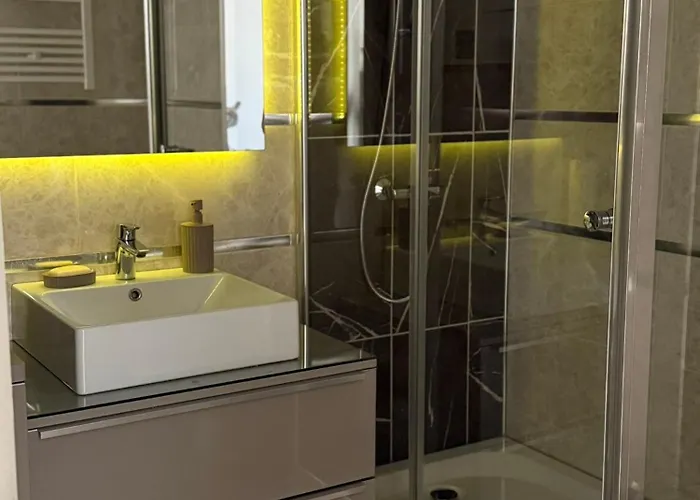 A2i - 33rd Floor Skycity With View スコピエ