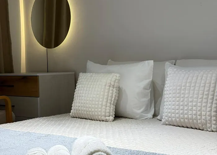 A2i - 33rd Floor Skycity With View スコピエ